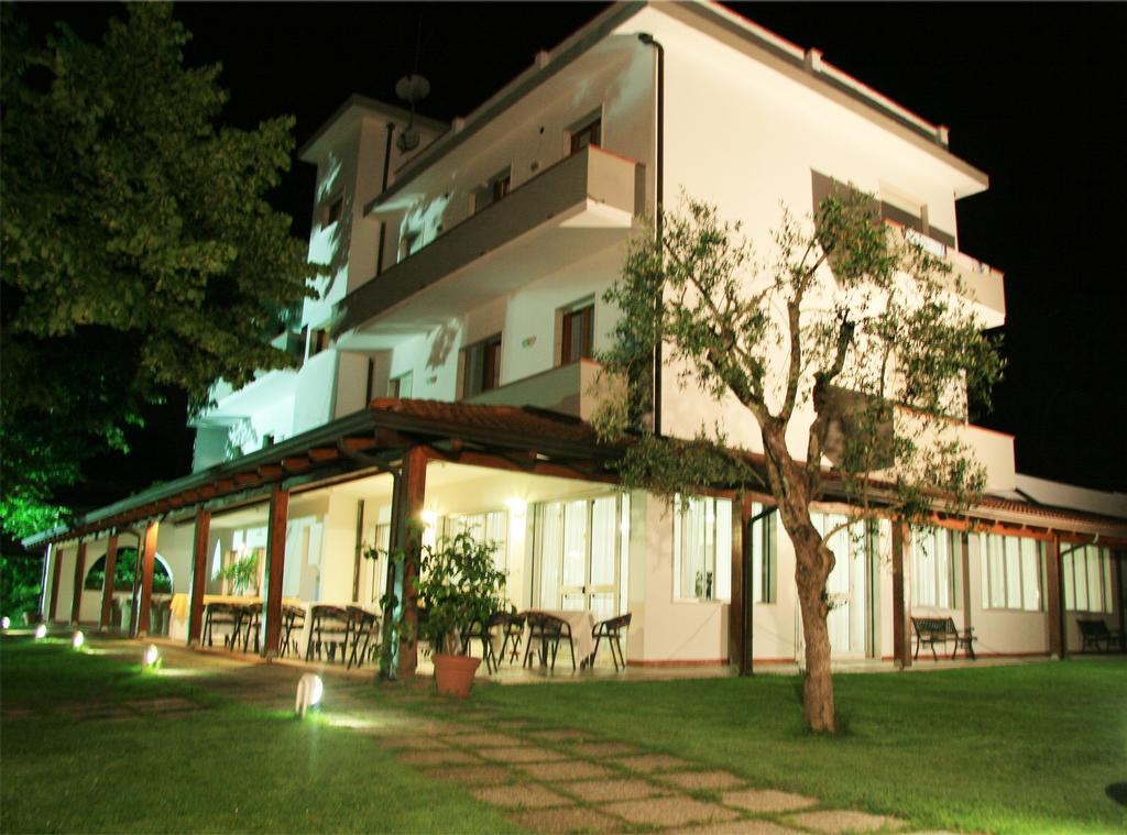 Hotel La Bussola Marina di Massa Kültér fotó