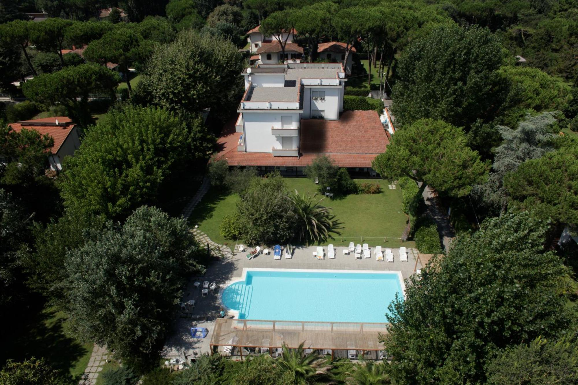 Hotel La Bussola Marina di Massa Kültér fotó