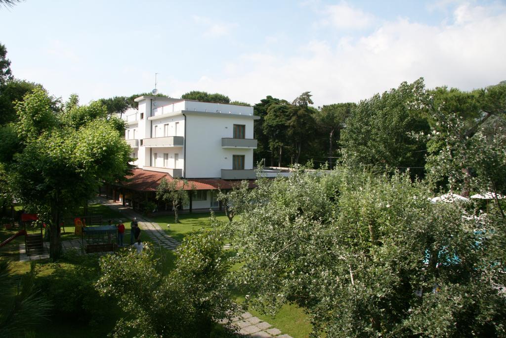 Hotel La Bussola Marina di Massa Kültér fotó