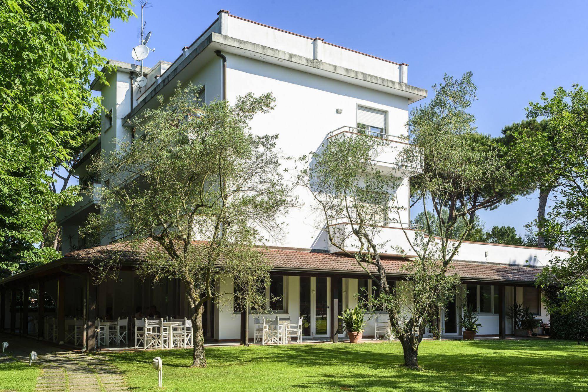 Hotel La Bussola Marina di Massa Kültér fotó
