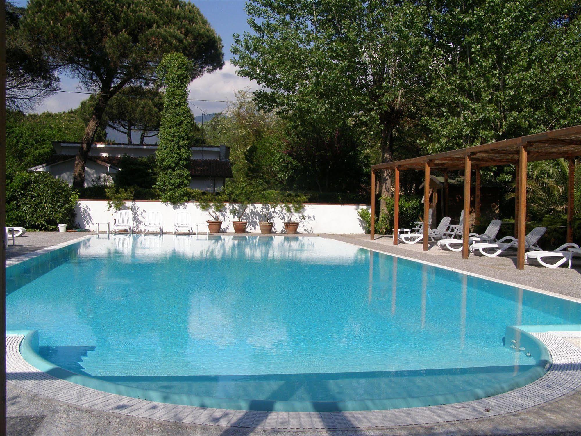 Hotel La Bussola Marina di Massa Kültér fotó