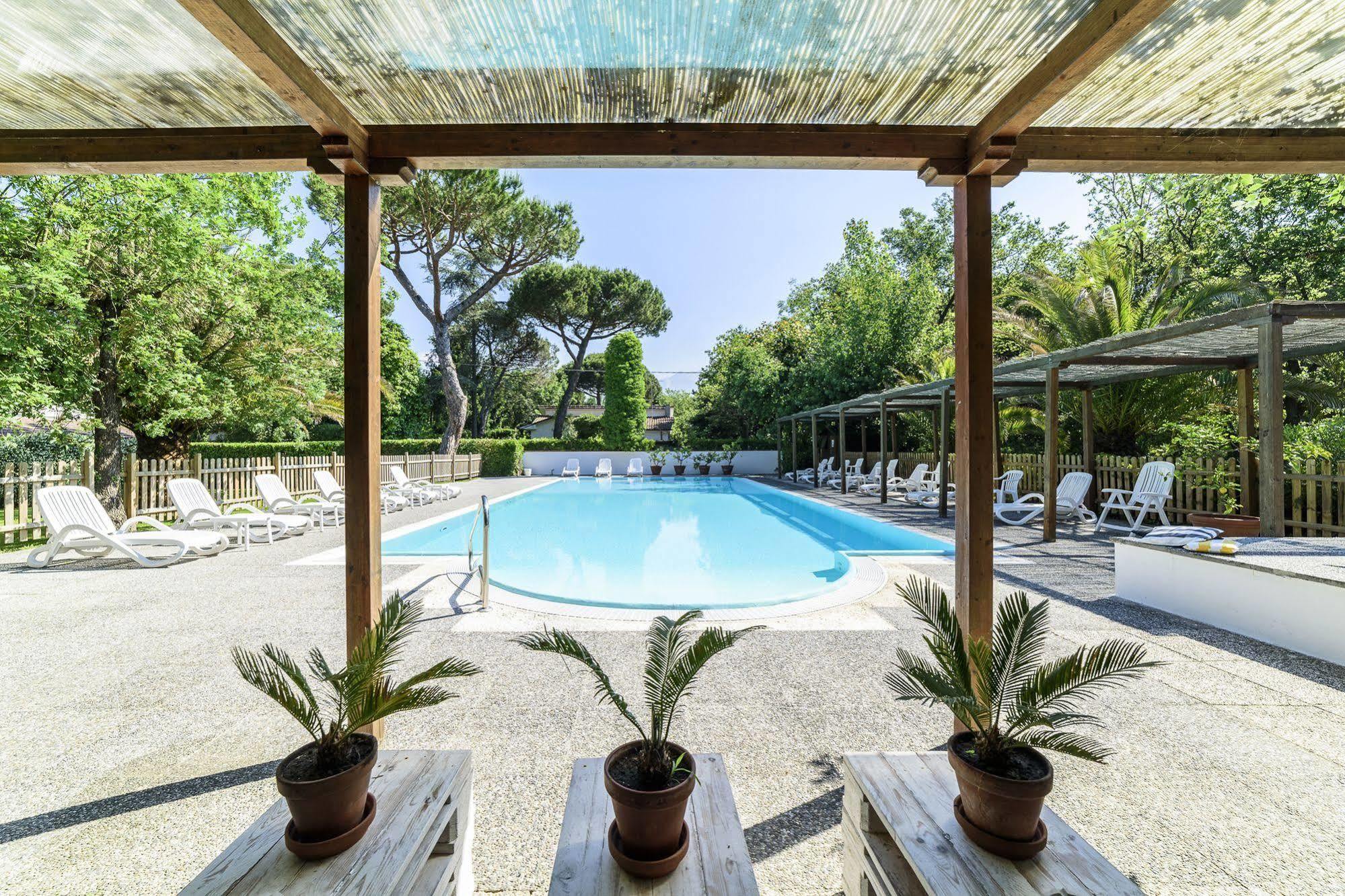 Hotel La Bussola Marina di Massa Kültér fotó